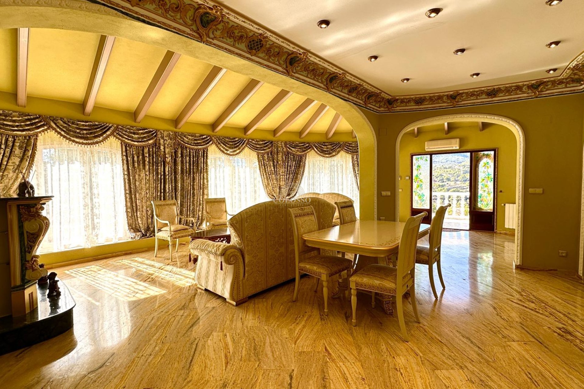 Resale - Villa -
Calpe - Cometa