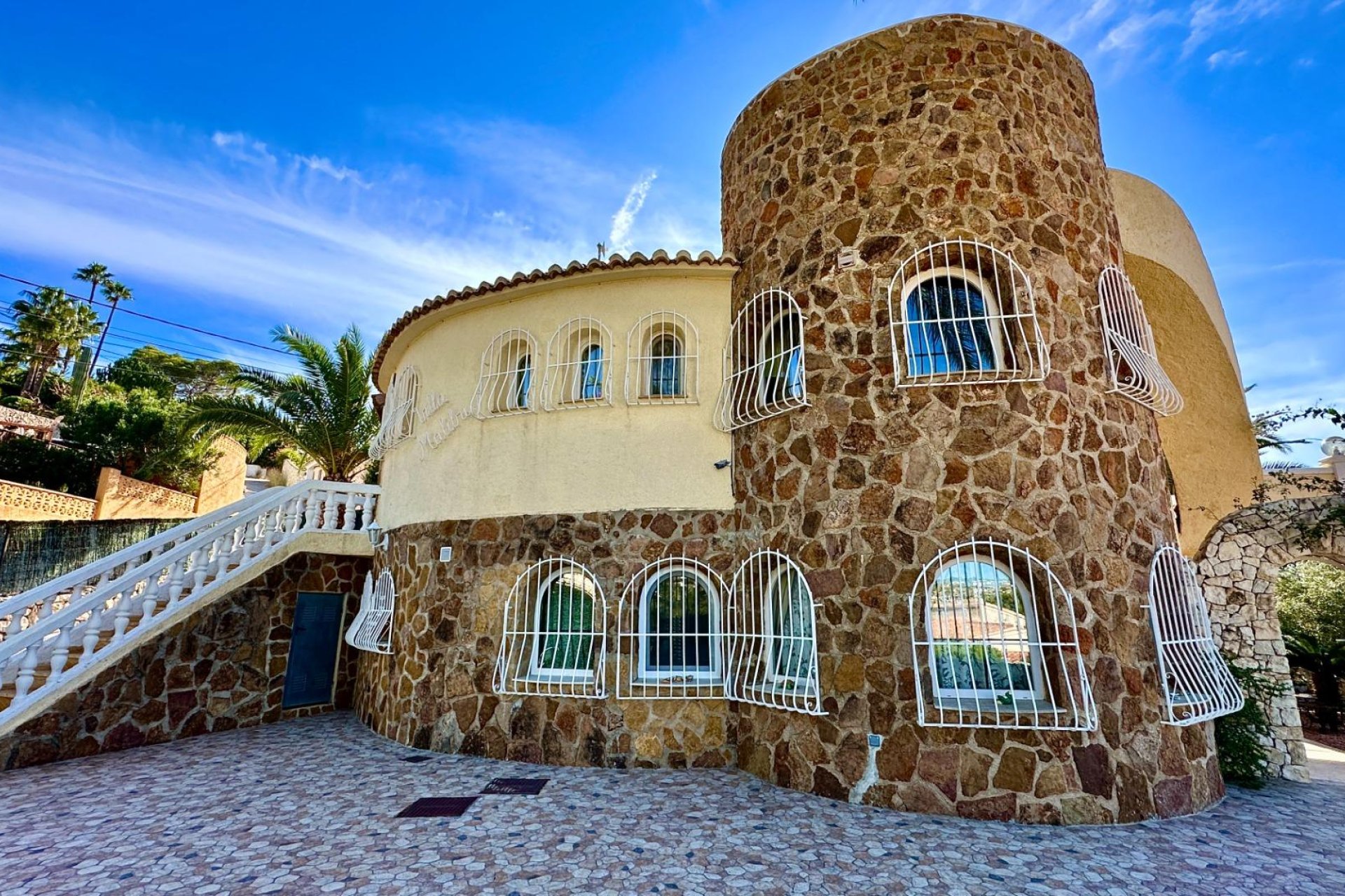 Resale - Villa -
Calpe - Cometa