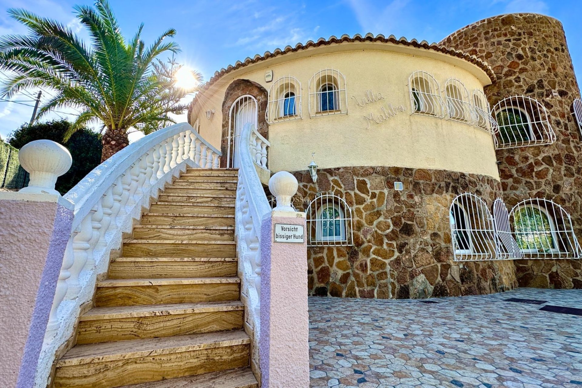 Resale - Villa -
Calpe - Cometa