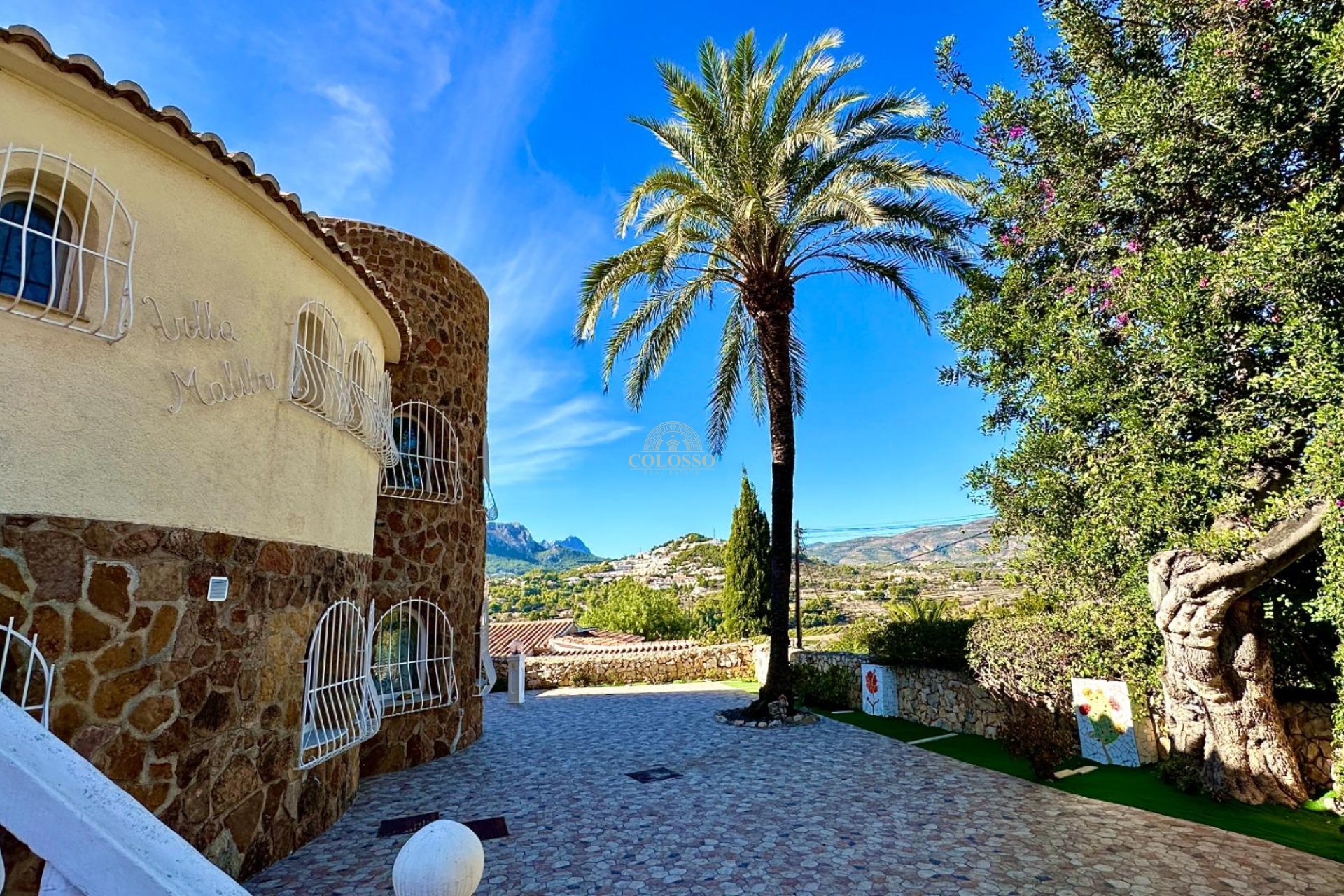 Resale - Villa -
Calpe - Cometa