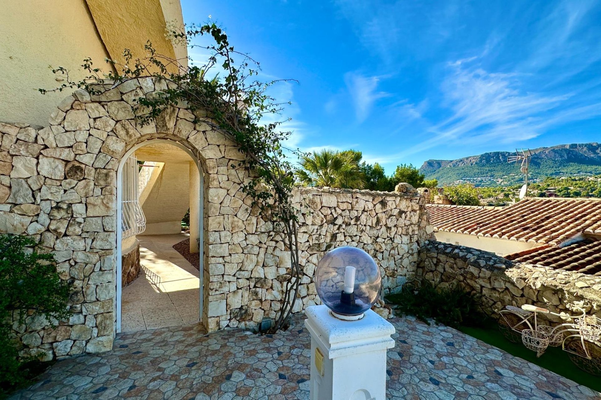 Resale - Villa -
Calpe - Cometa