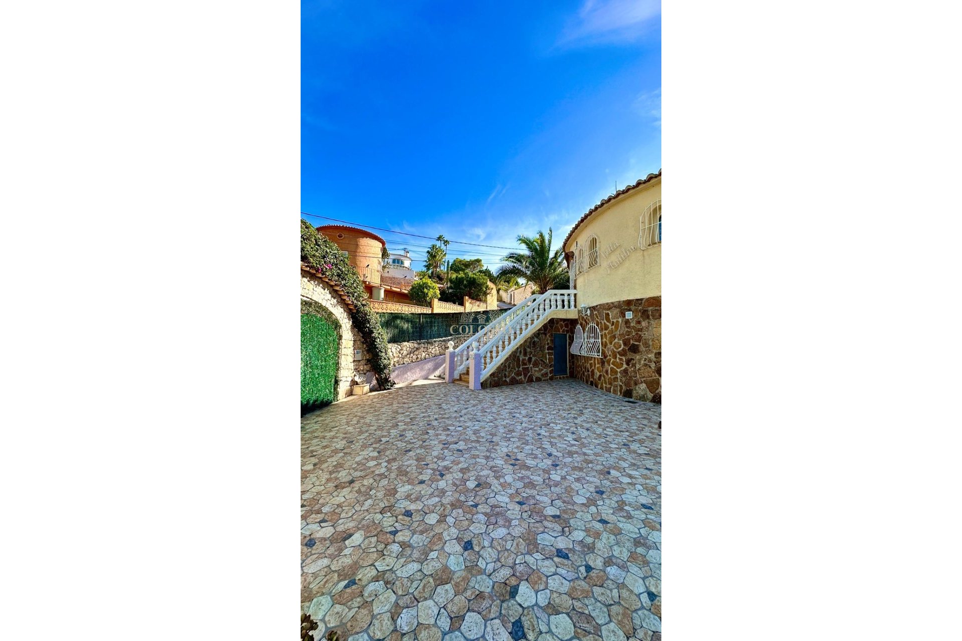 Resale - Villa -
Calpe - Cometa