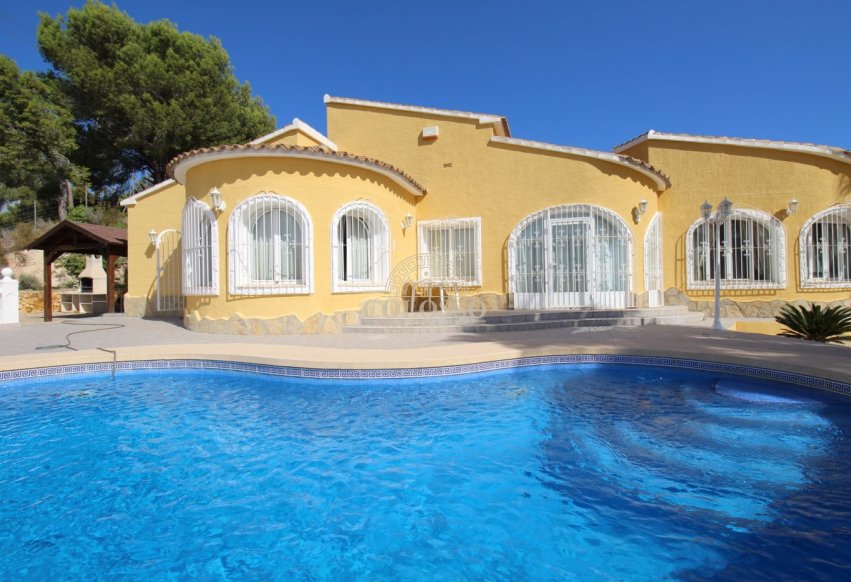 Resale - Villa -
Calpe - Empedrola