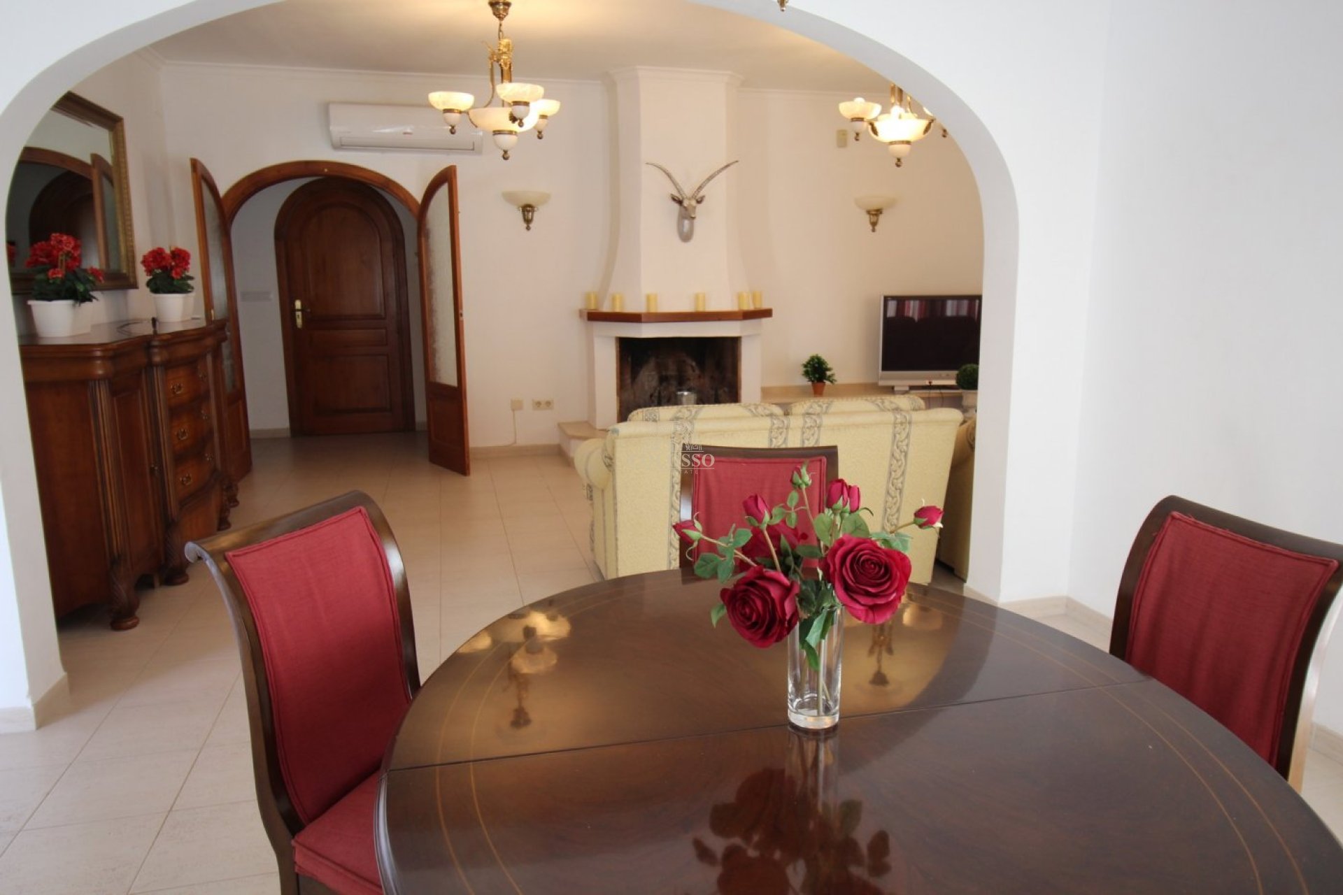 Resale - Villa -
Calpe - Empedrola