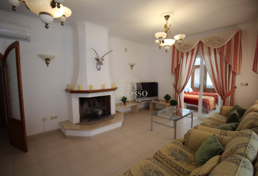 Resale - Villa -
Calpe - Empedrola