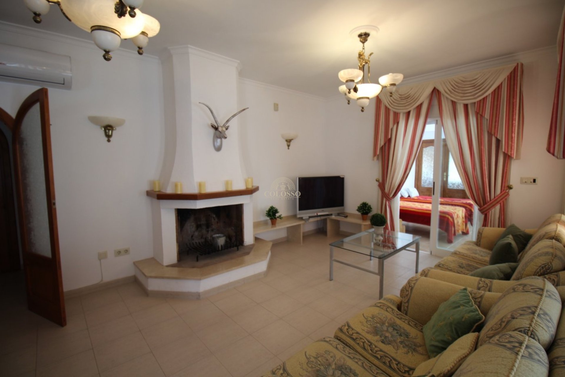 Resale - Villa -
Calpe - Empedrola