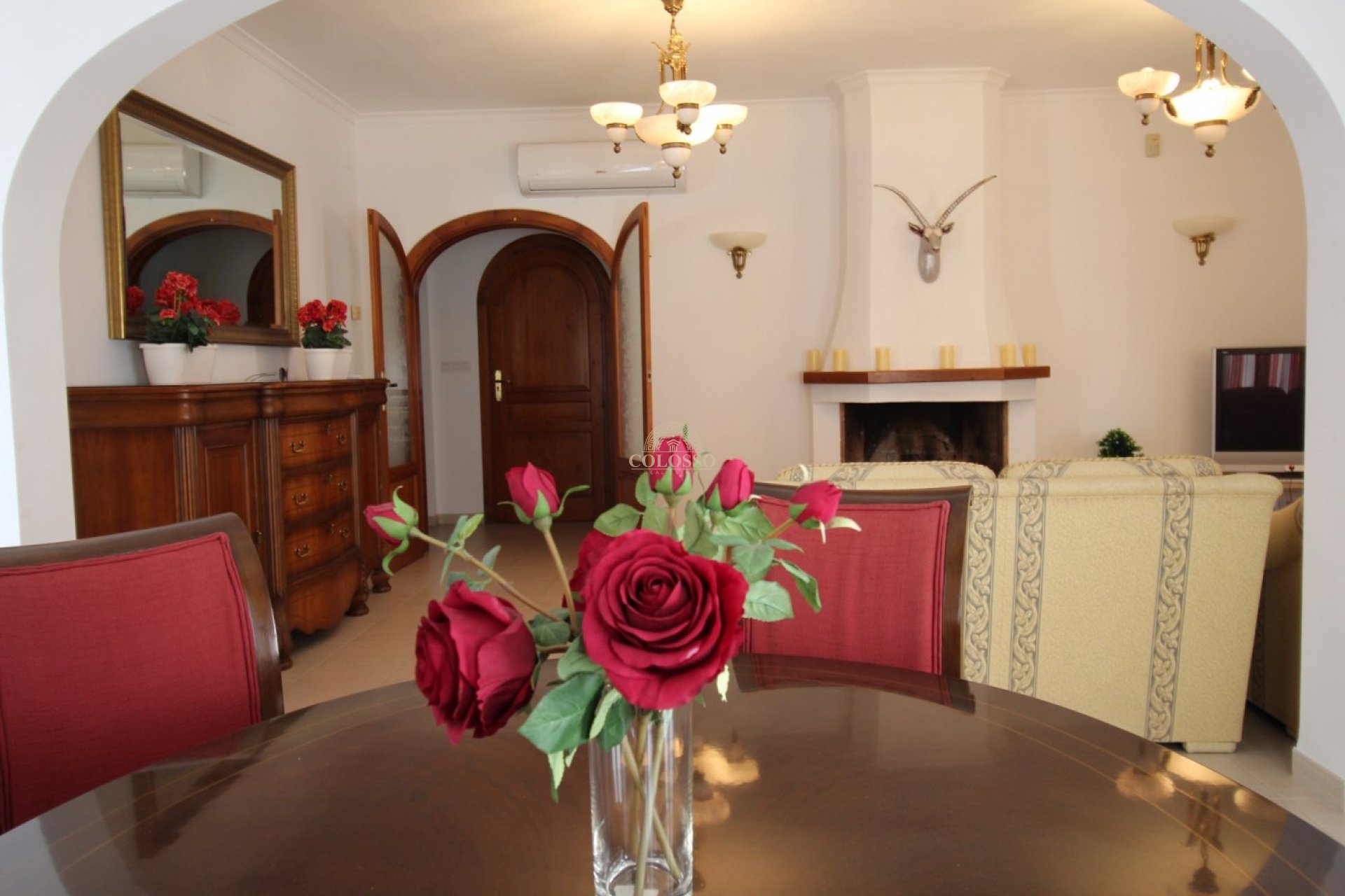 Resale - Villa -
Calpe - Empedrola