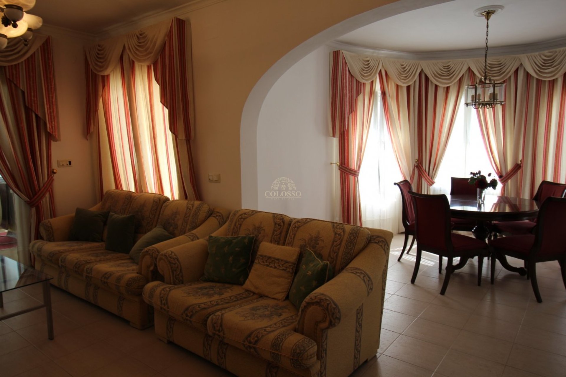 Resale - Villa -
Calpe - Empedrola