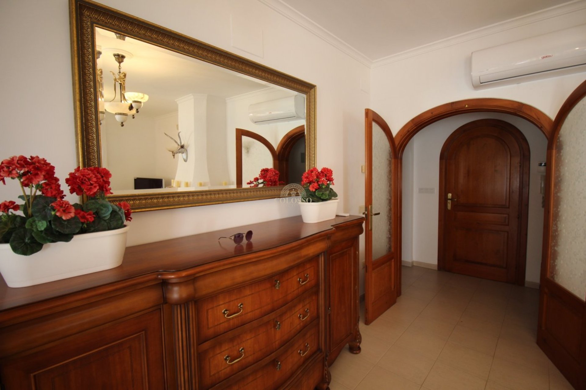 Resale - Villa -
Calpe - Empedrola