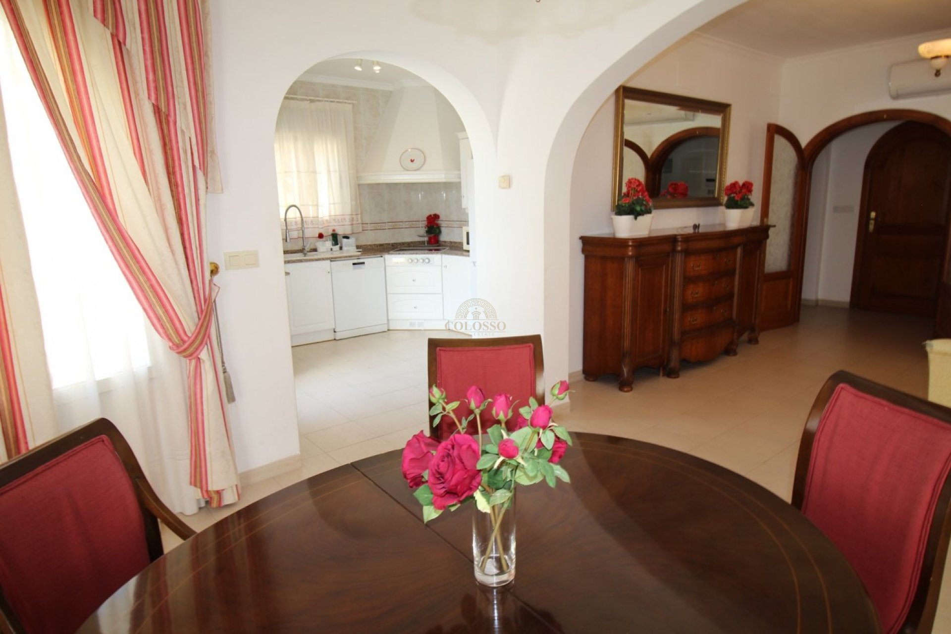 Resale - Villa -
Calpe - Empedrola