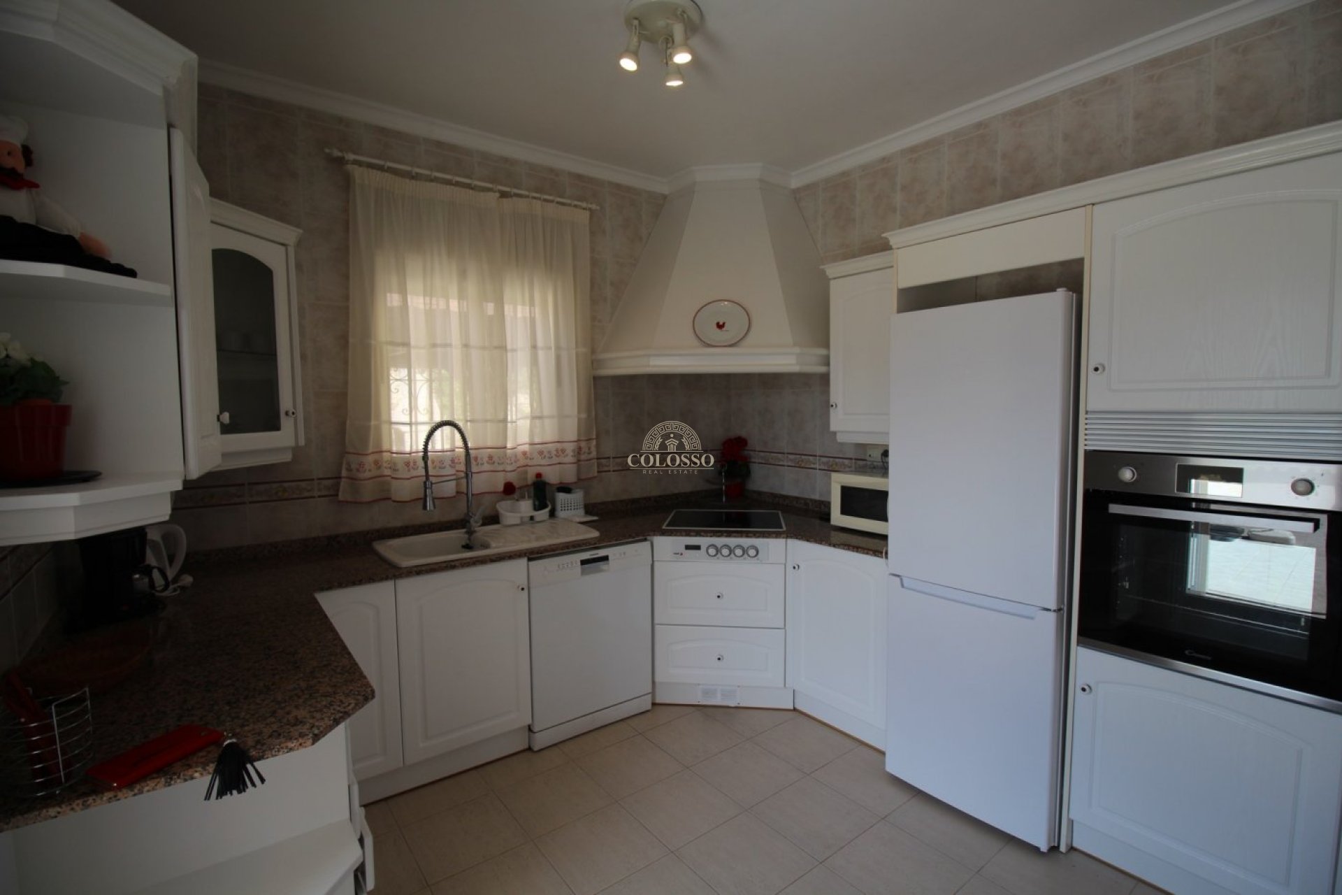 Resale - Villa -
Calpe - Empedrola