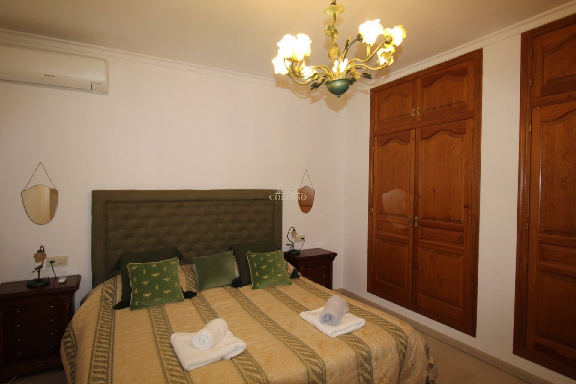 Resale - Villa -
Calpe - Empedrola