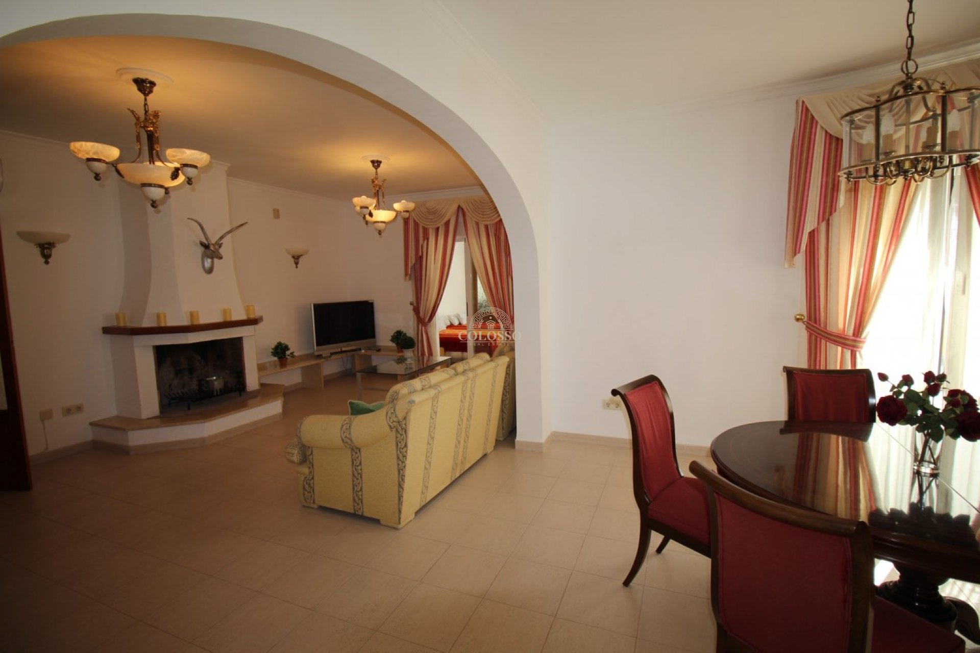 Resale - Villa -
Calpe - Empedrola