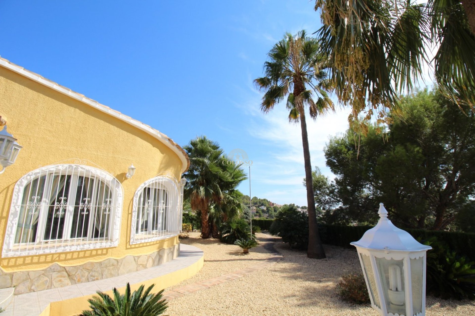 Resale - Villa -
Calpe - Empedrola