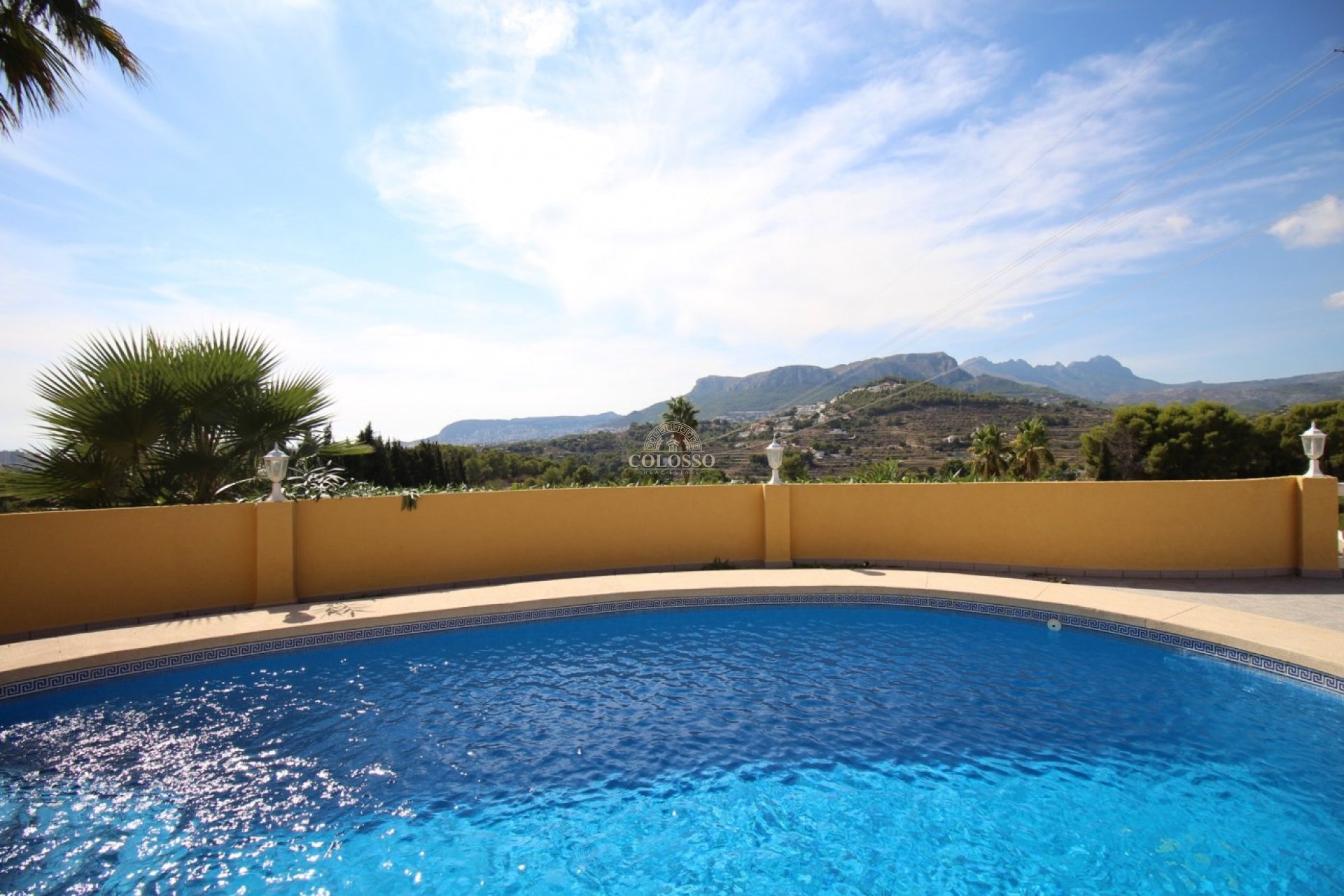 Resale - Villa -
Calpe - Empedrola