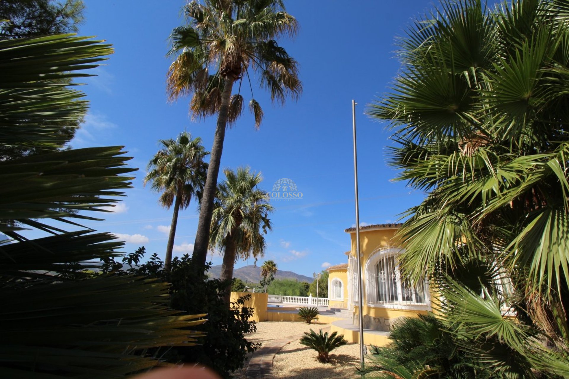 Resale - Villa -
Calpe - Empedrola
