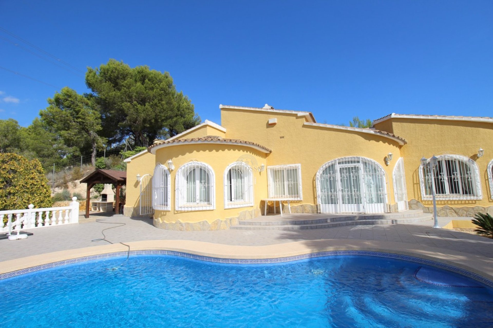 Resale - Villa -
Calpe - Empedrola