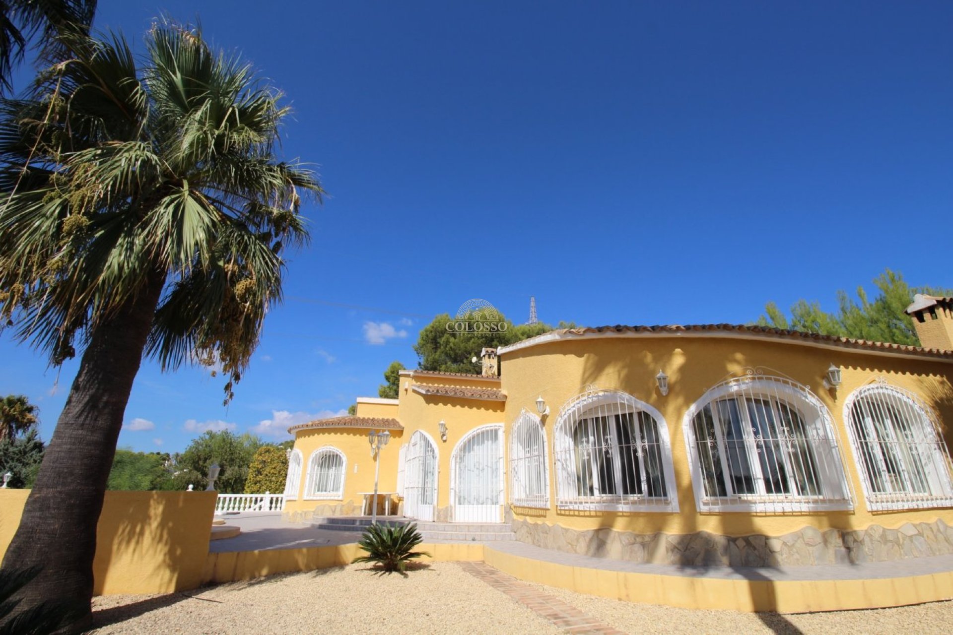 Resale - Villa -
Calpe - Empedrola