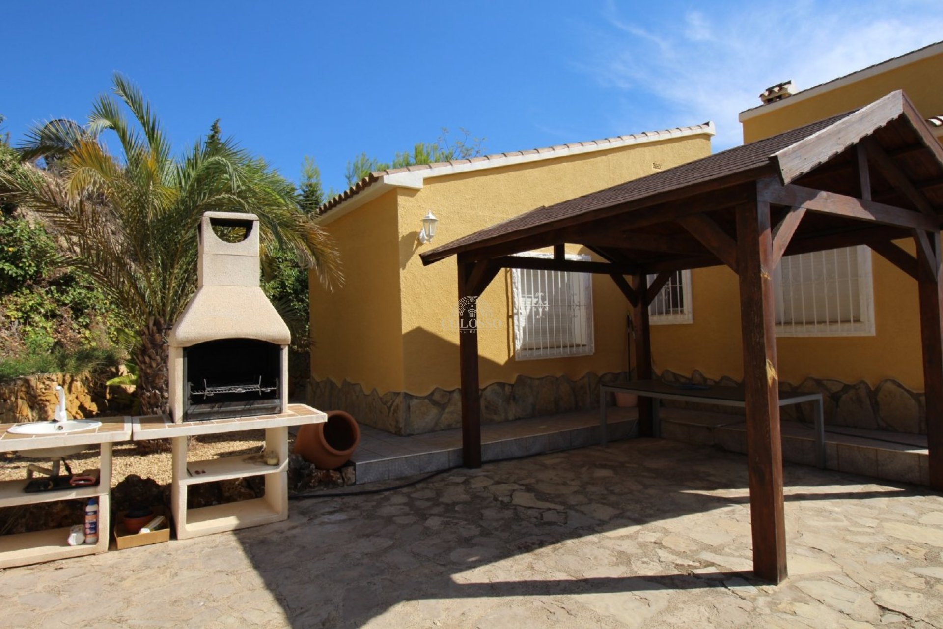 Resale - Villa -
Calpe - Empedrola
