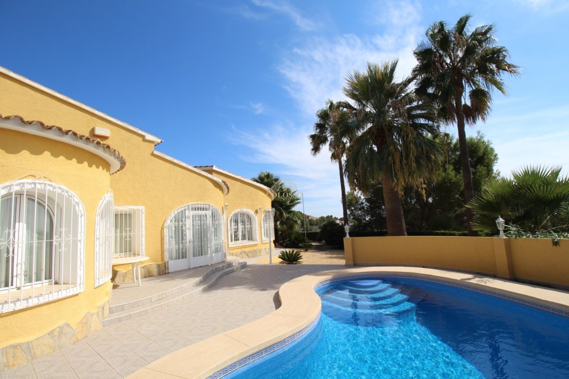 Resale - Villa -
Calpe - Empedrola