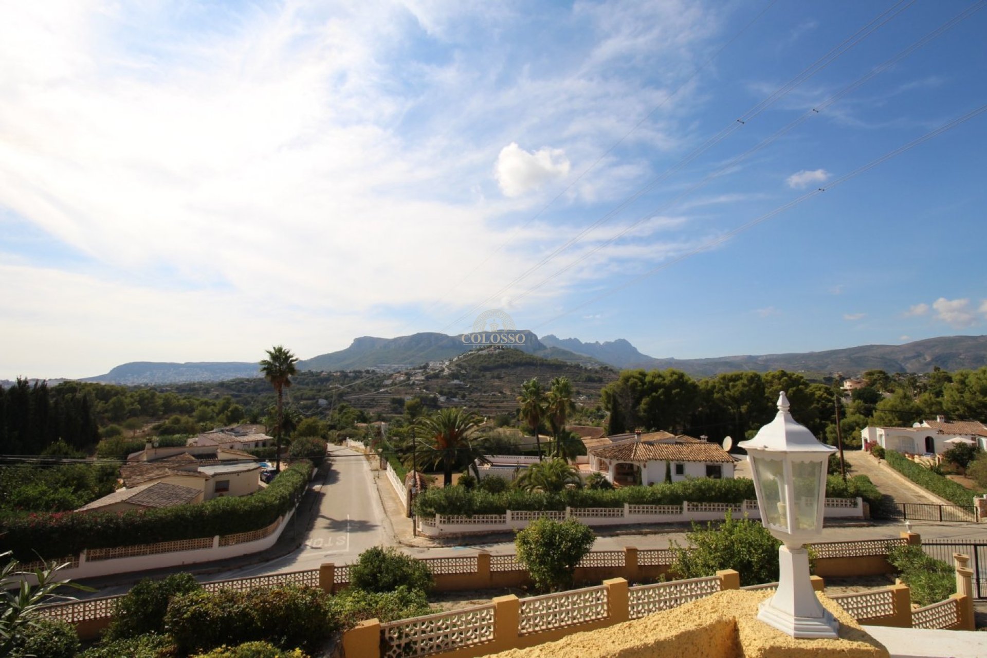 Resale - Villa -
Calpe - Empedrola