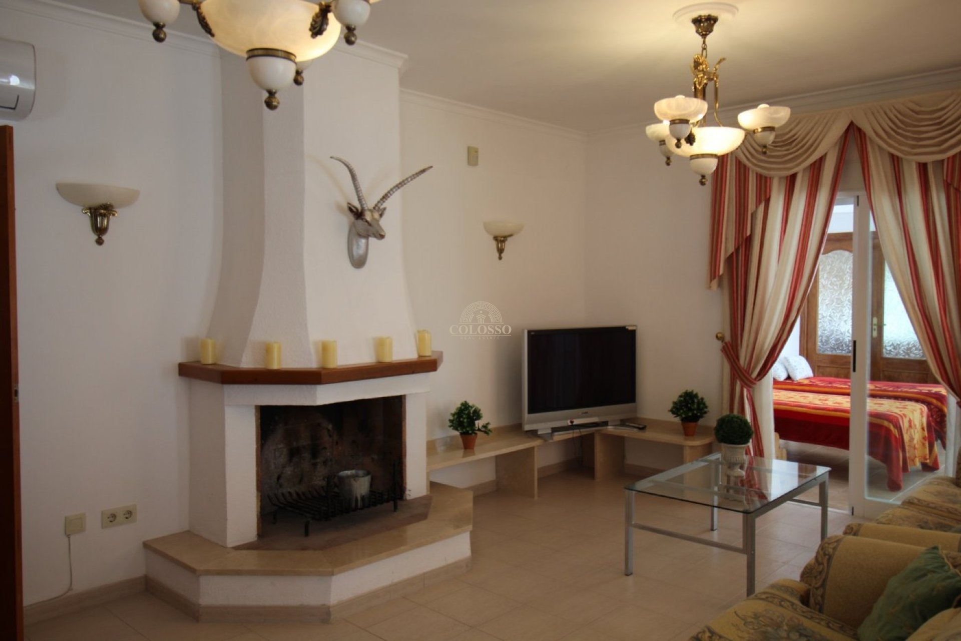 Resale - Villa -
Calpe - Empedrola