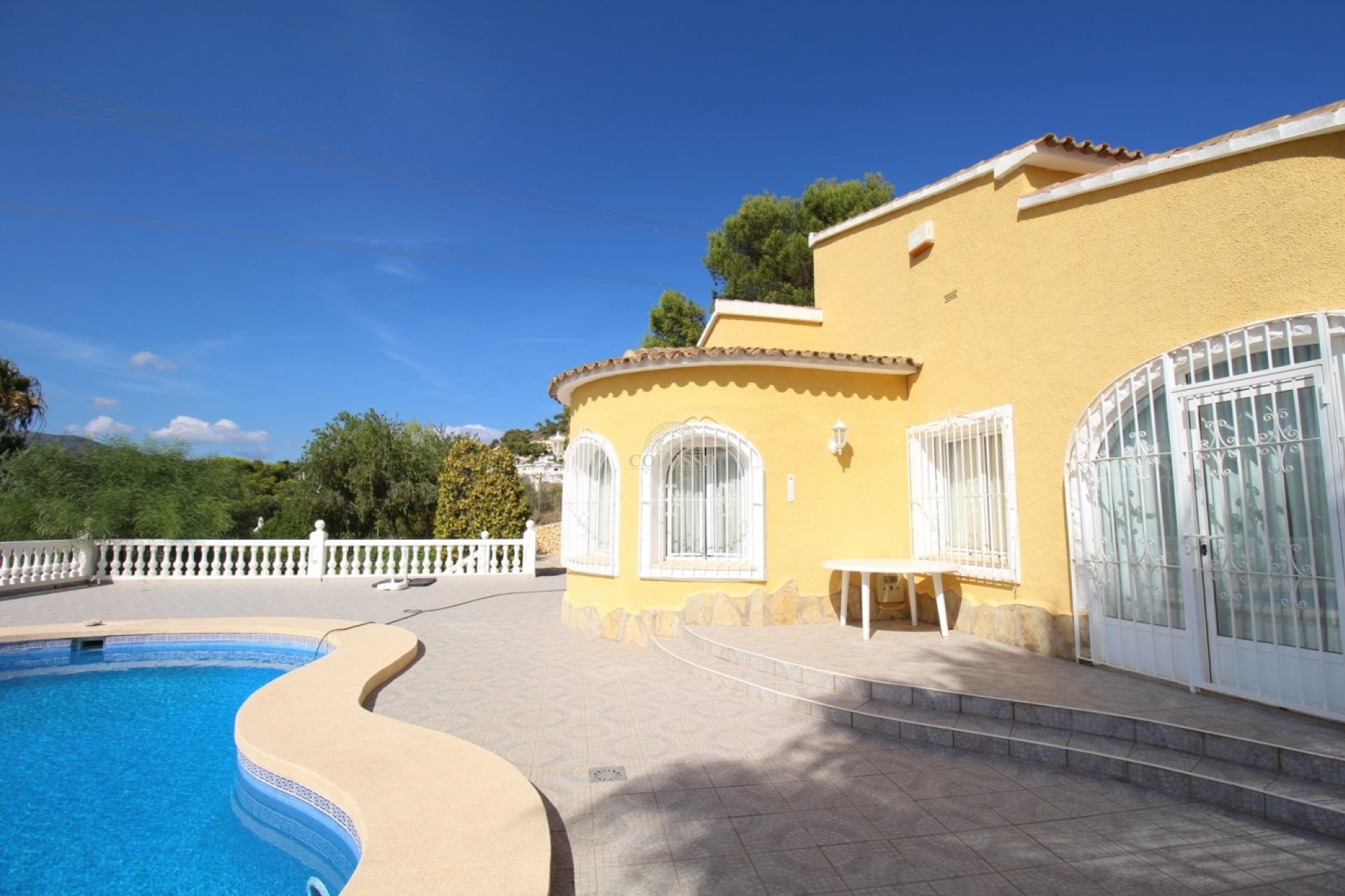Resale - Villa -
Calpe - Empedrola
