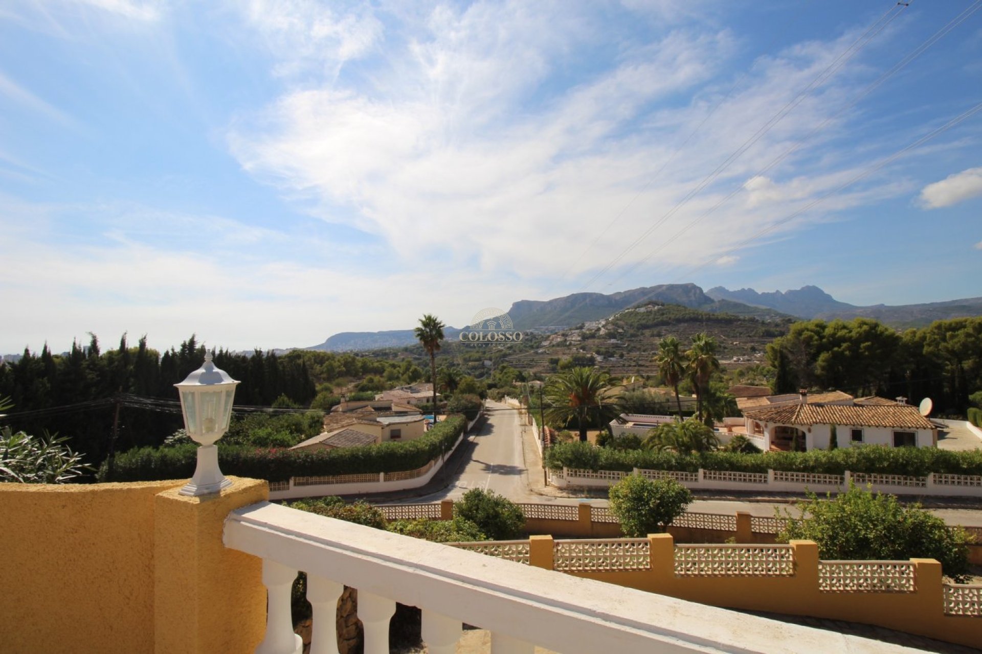 Resale - Villa -
Calpe - Empedrola