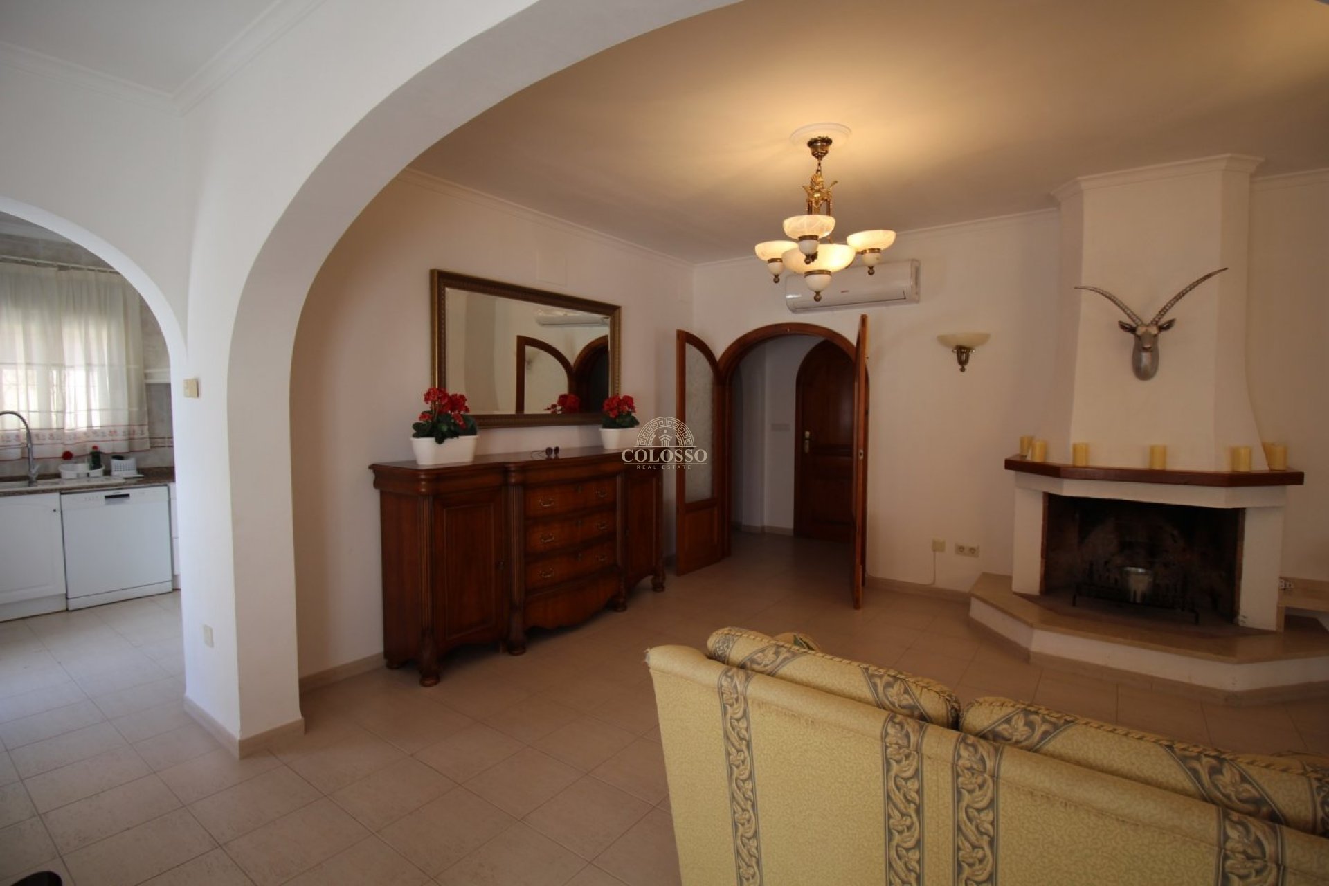Resale - Villa -
Calpe - Empedrola