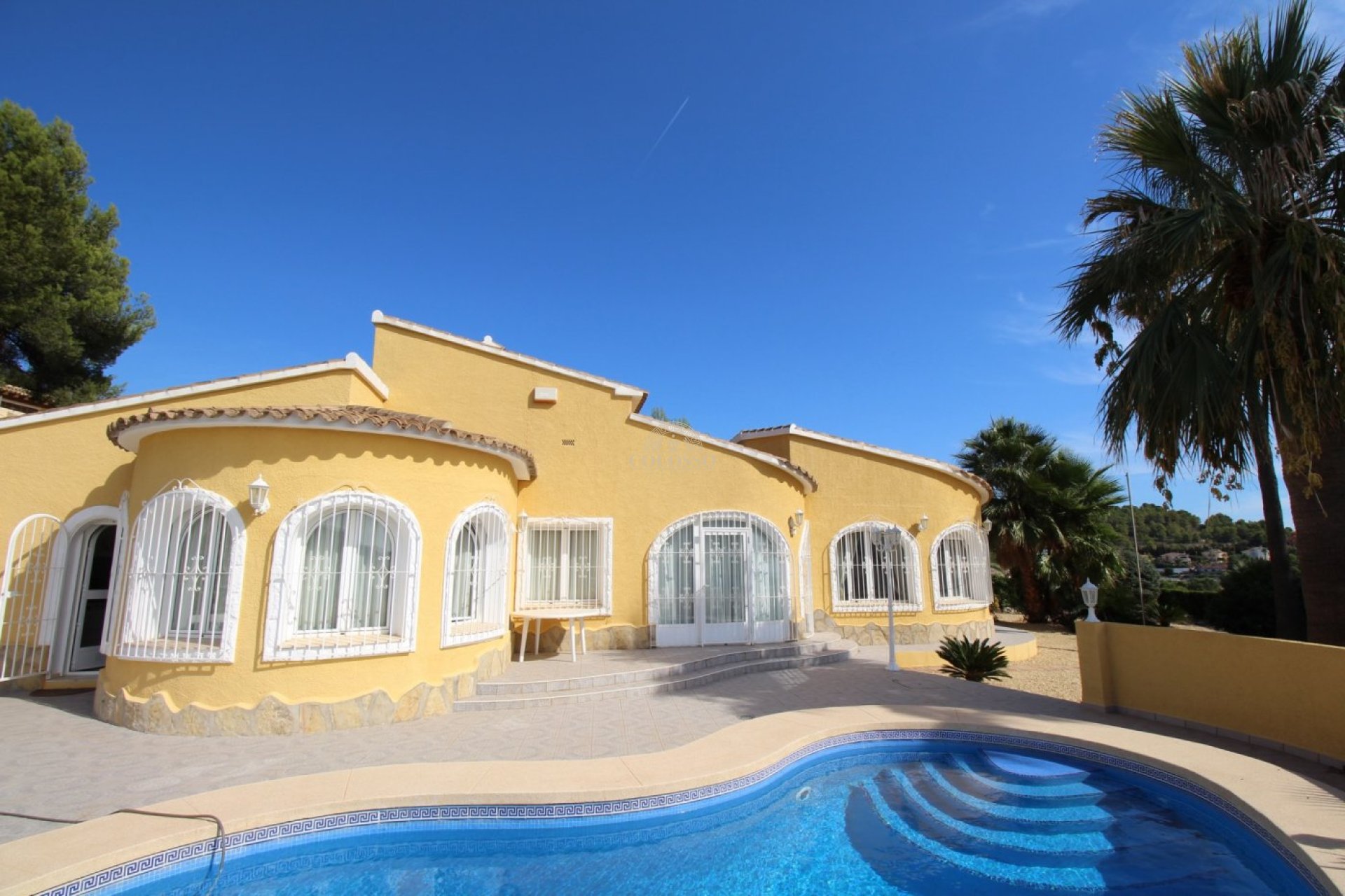 Resale - Villa -
Calpe - Empedrola