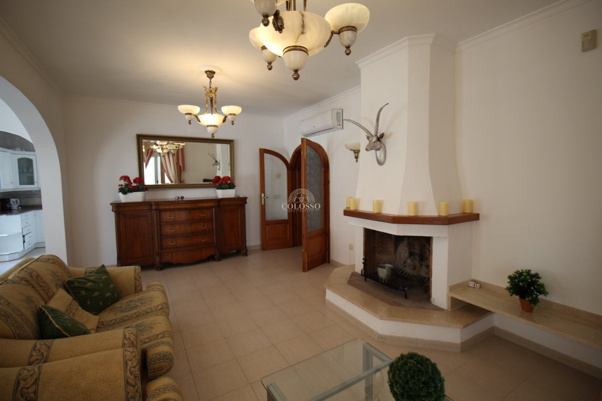 Resale - Villa -
Calpe - Empedrola