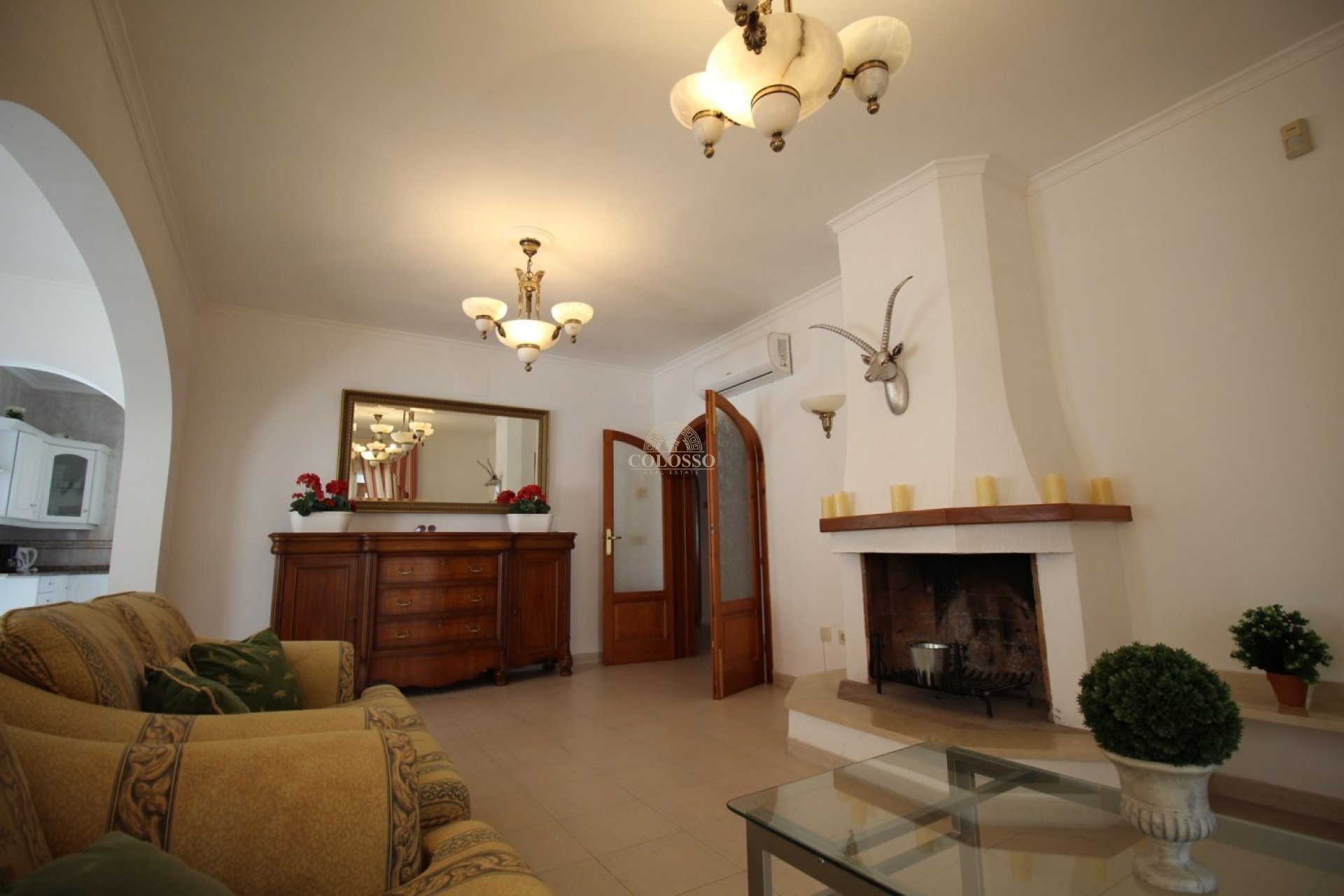 Resale - Villa -
Calpe - Empedrola