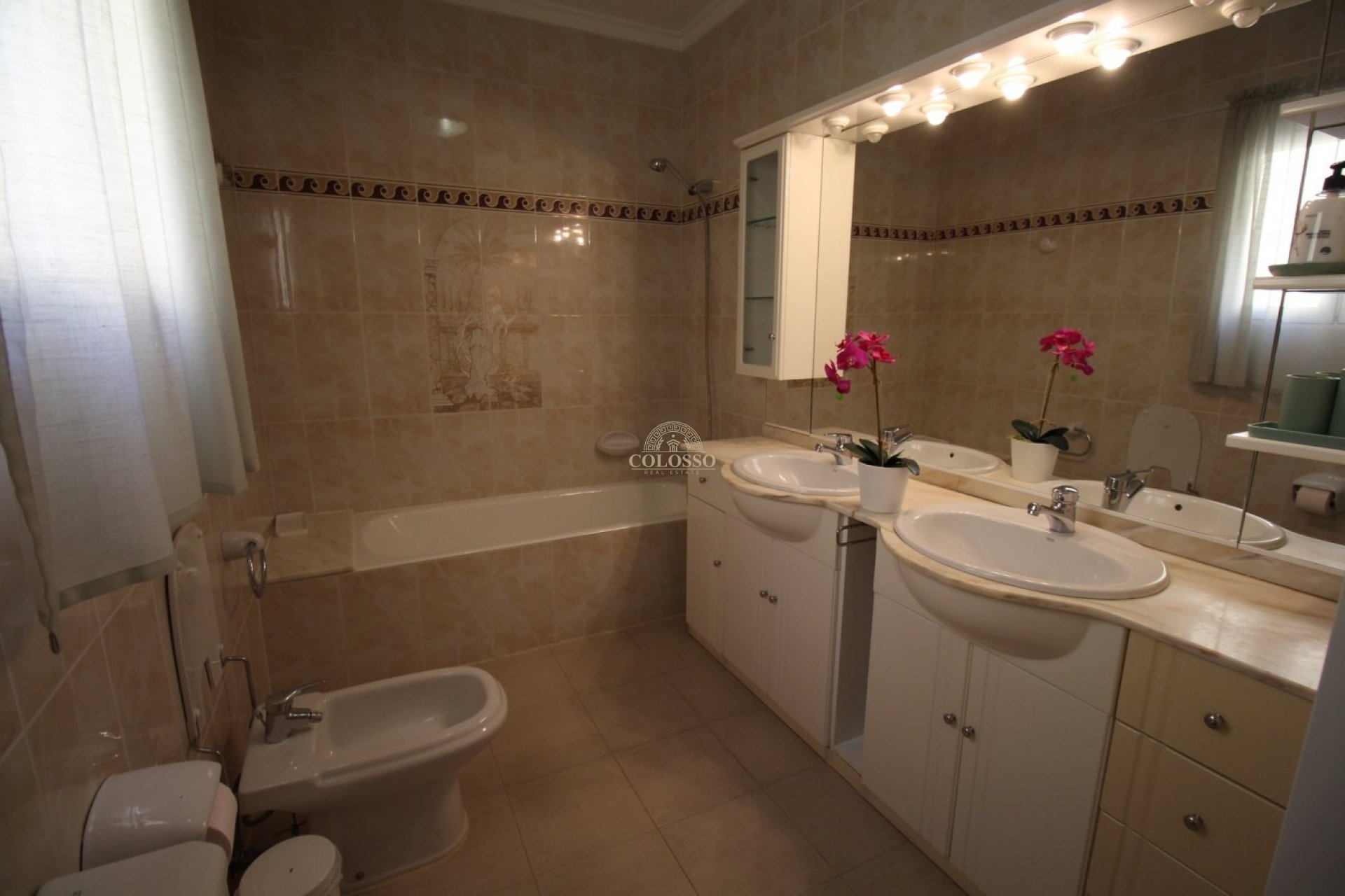 Resale - Villa -
Calpe - Empedrola