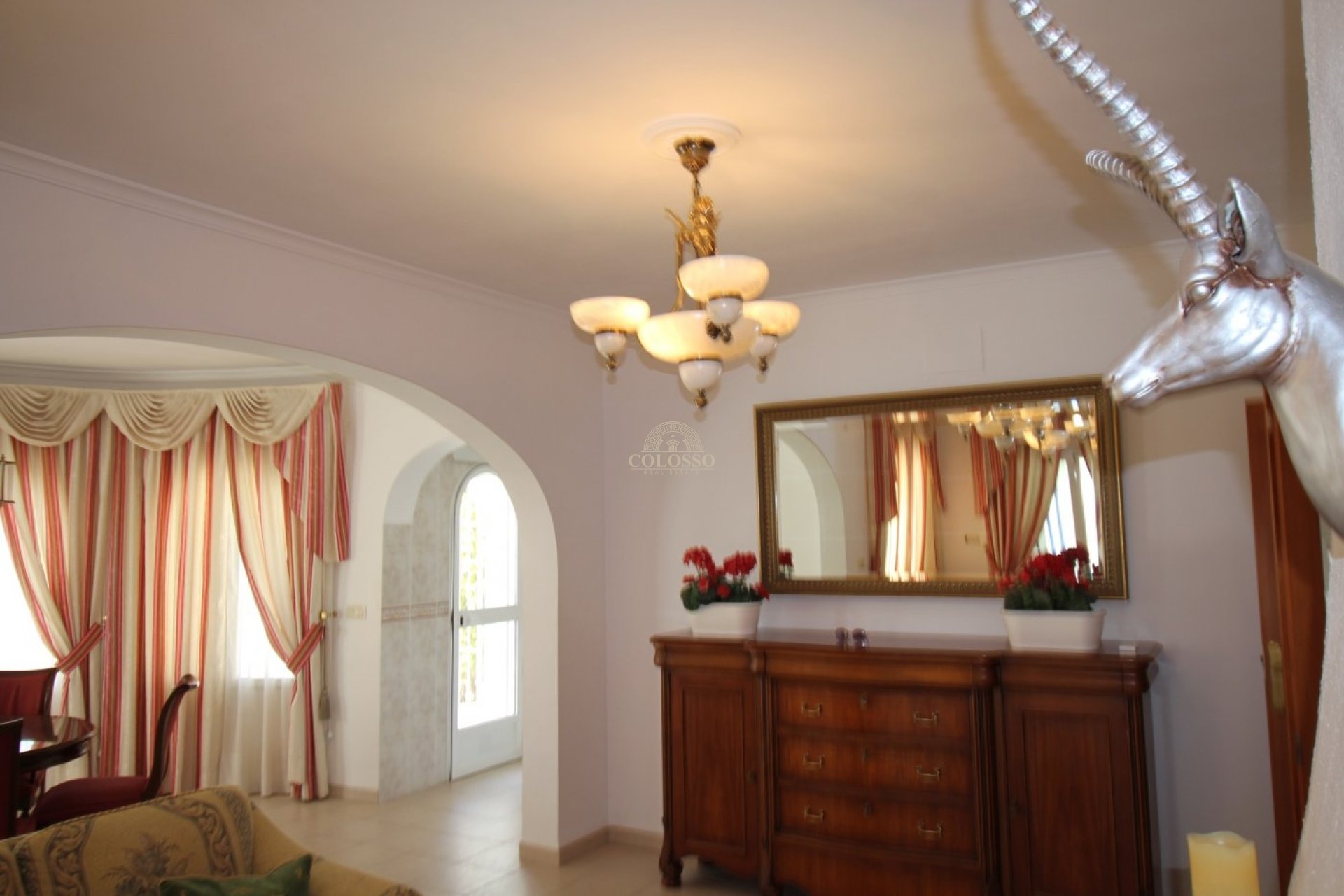 Resale - Villa -
Calpe - Empedrola