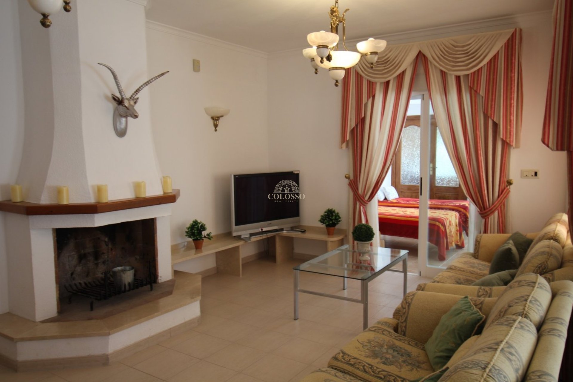Resale - Villa -
Calpe - Empedrola