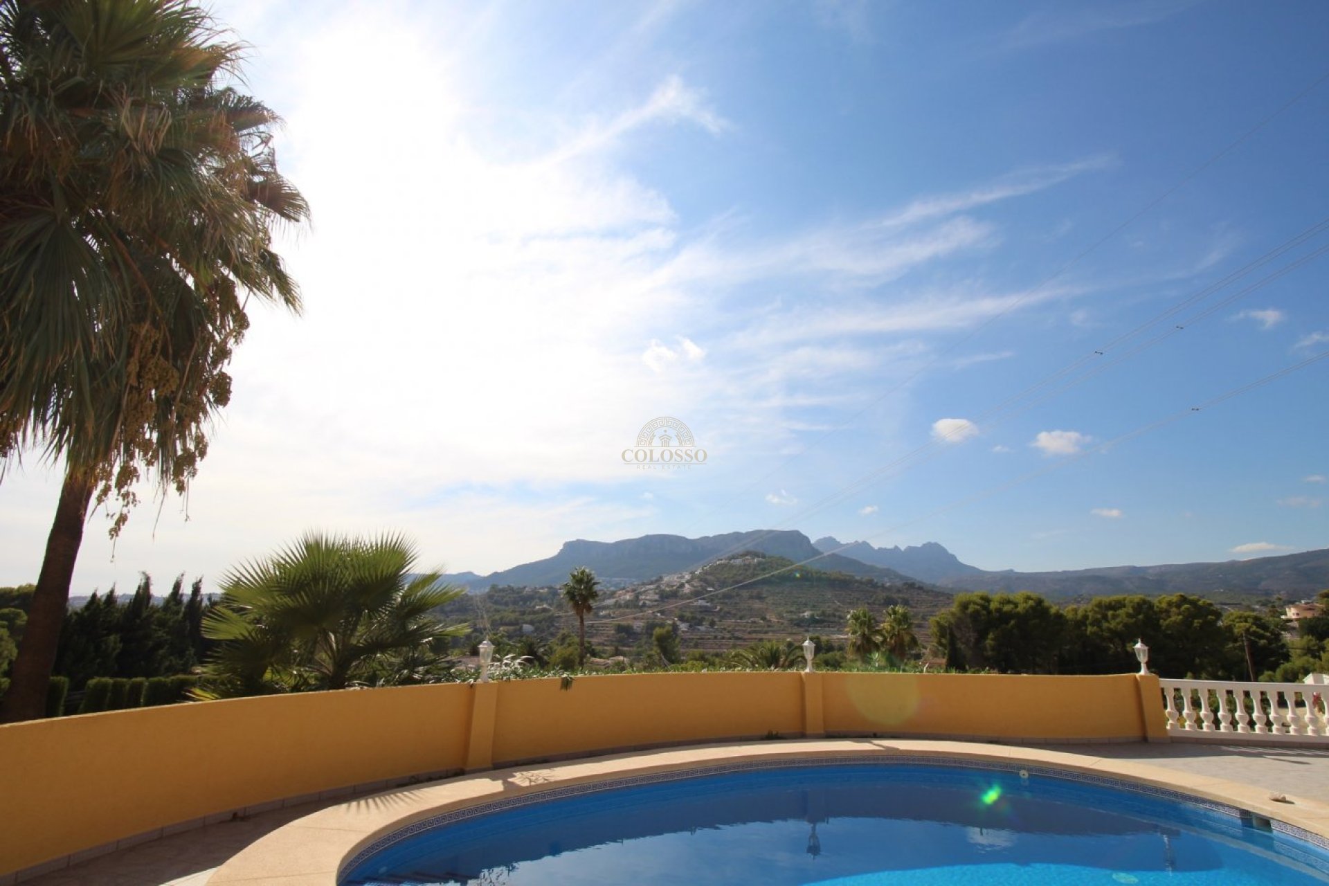Resale - Villa -
Calpe - Empedrola