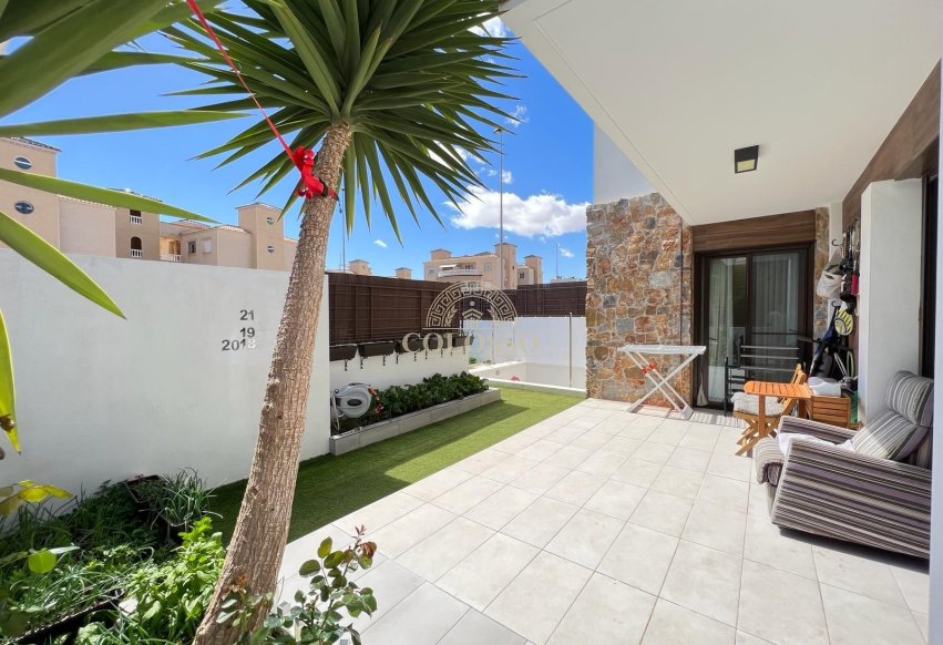 Resale - Villa de Lujo -
Orihuela Costa - Montezenia