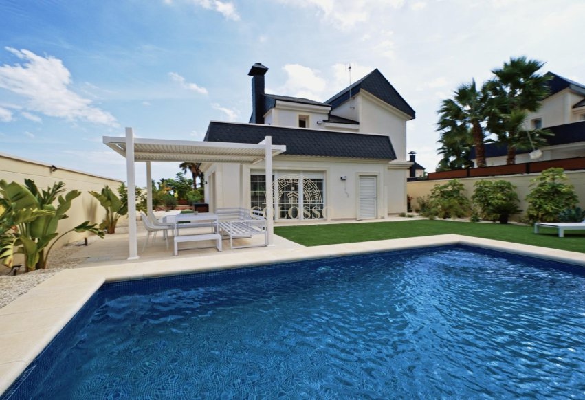 Resale - Villa de Lujo -
Polop - Urbanizaciones