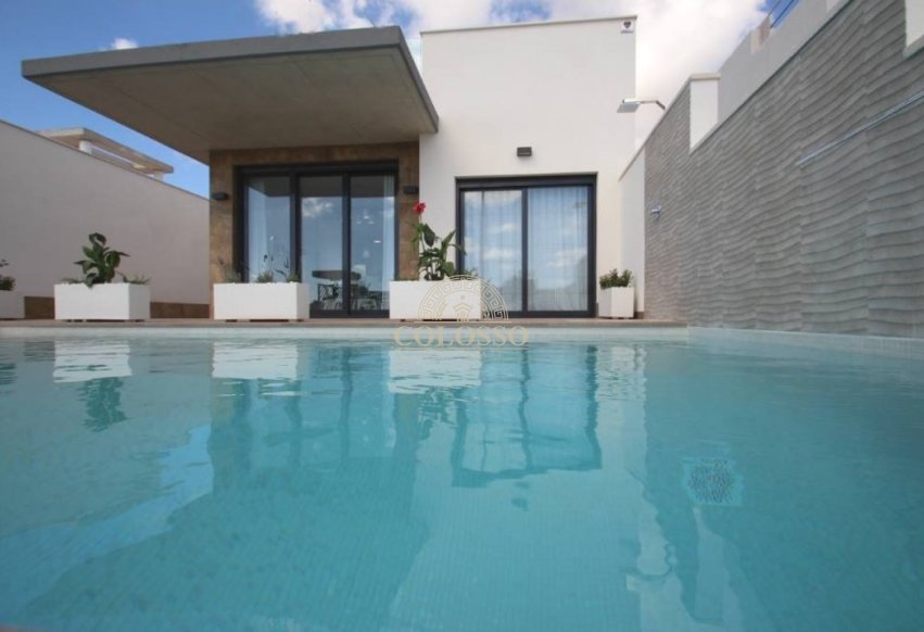 Resale - Villa -
Orihuela Costa - Campoamor