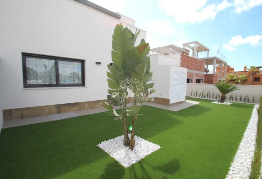 Resale - Villa -
Orihuela Costa - Campoamor