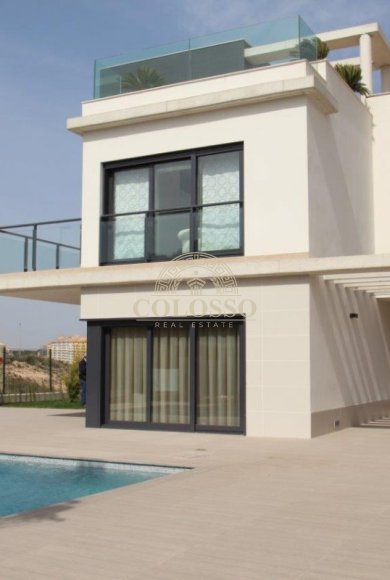 Resale - Villa -
Orihuela Costa - Campoamor