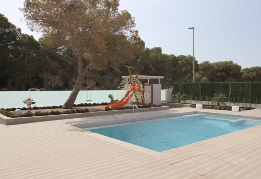 Resale - Villa -
Orihuela Costa - Campoamor
