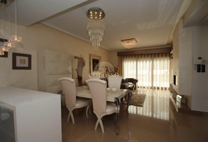 Resale - Villa -
Orihuela Costa - Campoamor