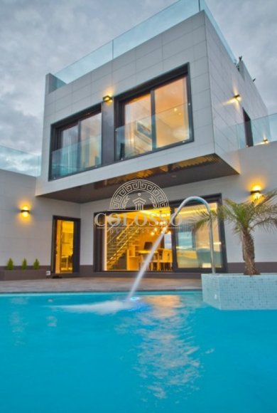 Resale - Villa -
Orihuela Costa - La Zenia