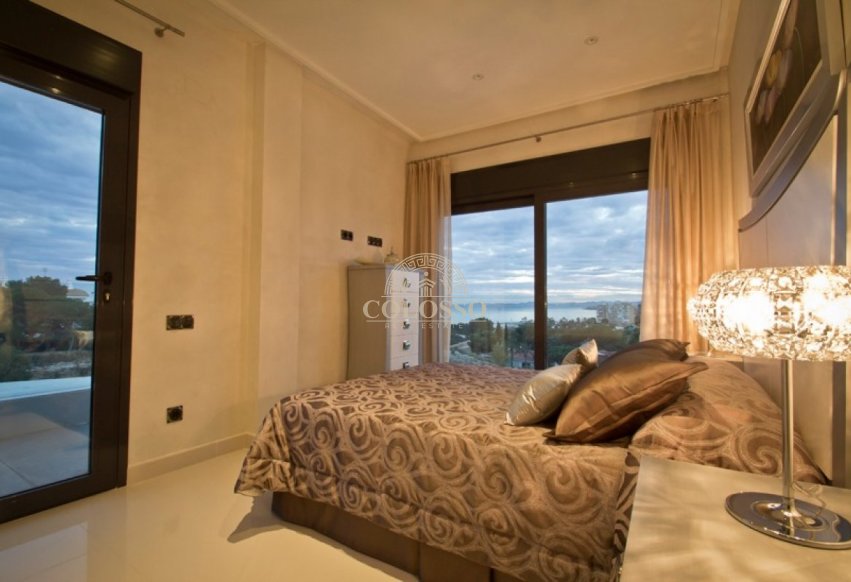 Resale - Villa -
Orihuela Costa - La Zenia