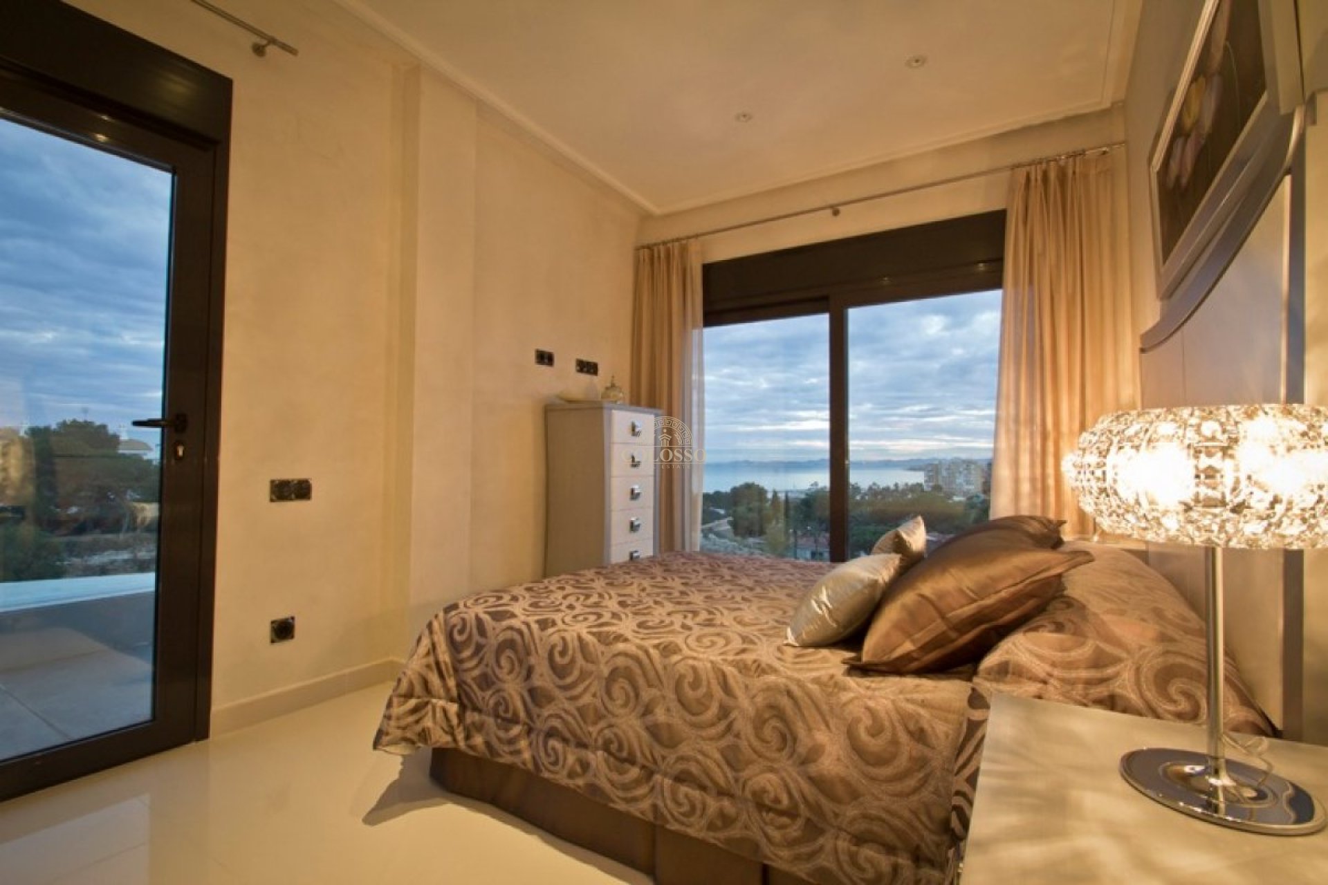 Resale - Villa -
Orihuela Costa - La Zenia