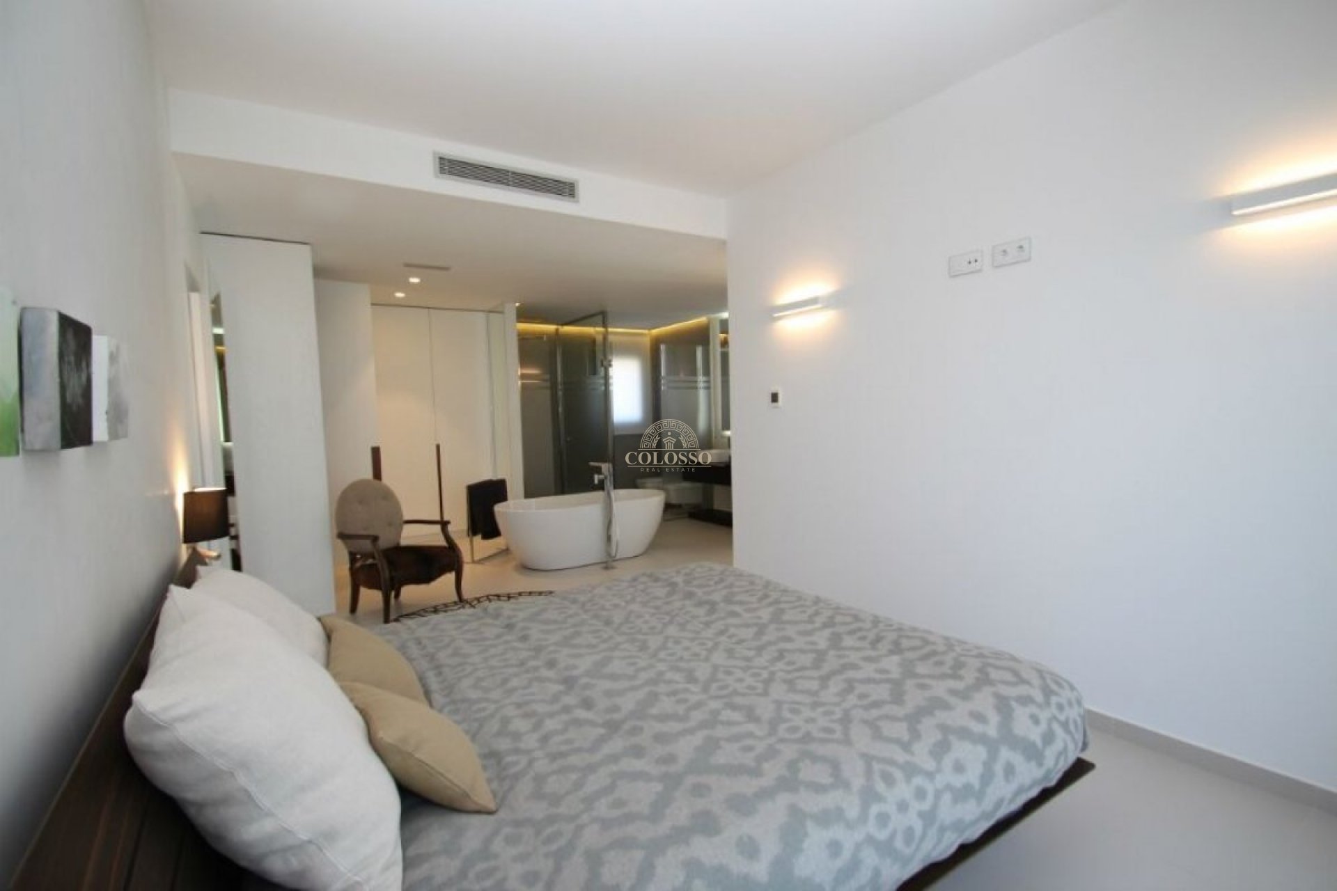 Resale - Villa -
Orihuela Costa - La Zenia