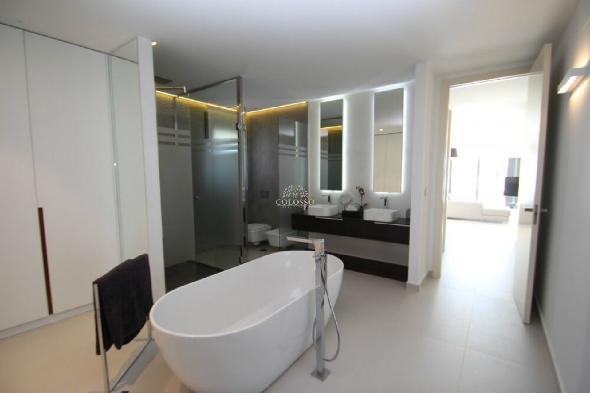 Resale - Villa -
Orihuela Costa - La Zenia