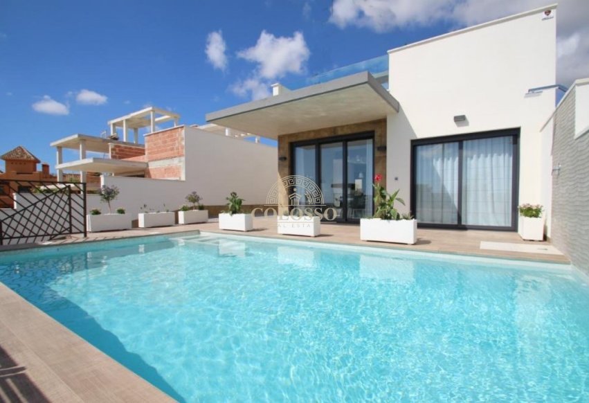 Resale - Villa -
Orihuela Costa - La Zenia
