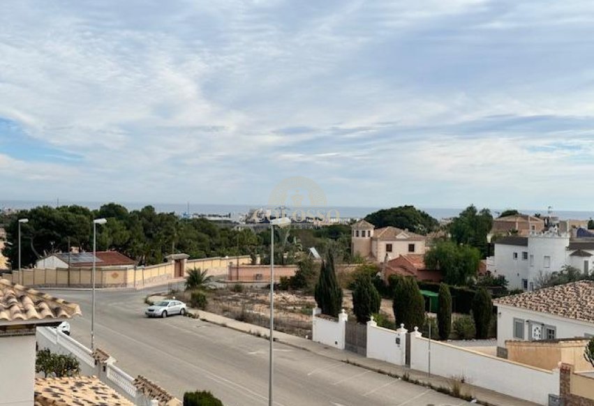 Resale - Villa -
Orihuela Costa - Montezenia